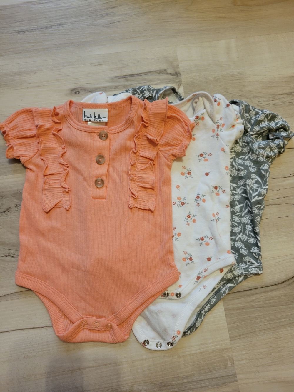 Nicole Miller Peach White And Green Short-Sleeve Bodysuit Set
